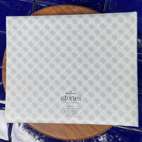 Hallmark New Guest Book - Picture 5 of 6